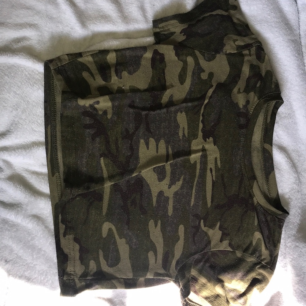 camo cropped tshirt